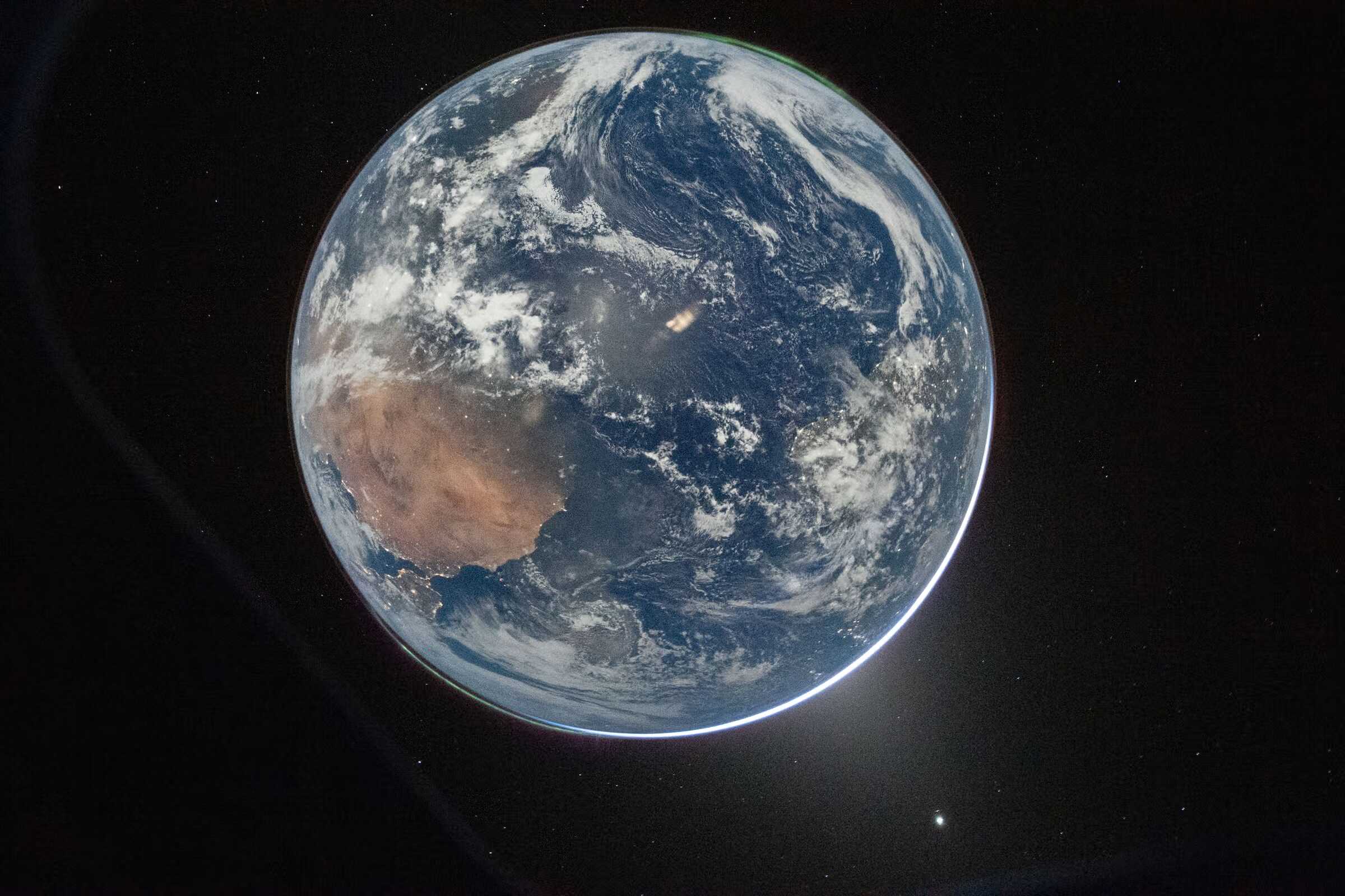 Photo de la terre vu en nuit
